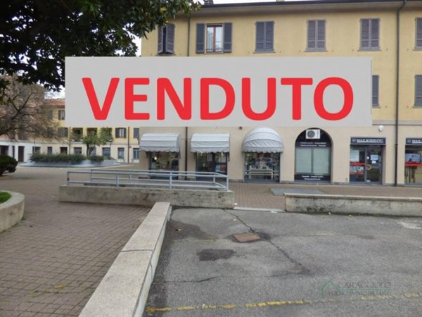 negozio in vendita a Bollate