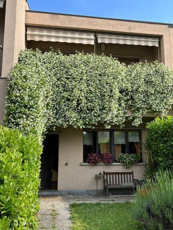casa indipendente in vendita a Bollate