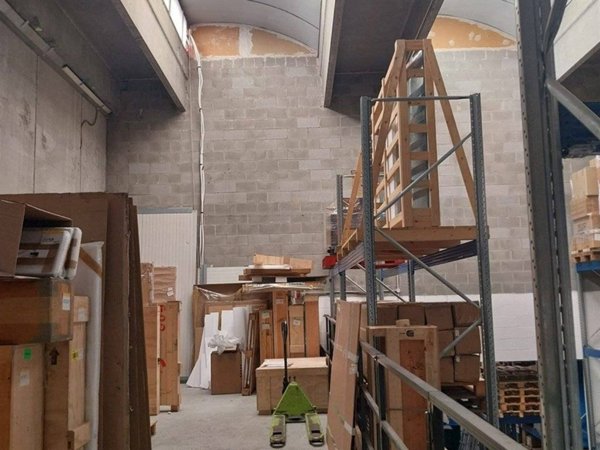 locale commerciale in vendita a Bollate in zona Ospiate