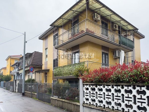 appartamento in vendita a Bollate in zona Cassina Nuova