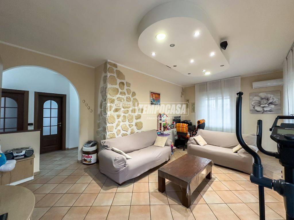 casa indipendente in vendita a Bollate in zona Cassina Nuova