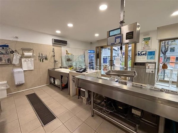 negozio in vendita a Bollate