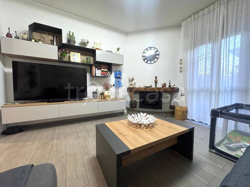 appartamento in vendita a Bollate in zona Cassina Nuova