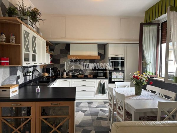 appartamento in vendita a Bollate in zona Cassina Nuova