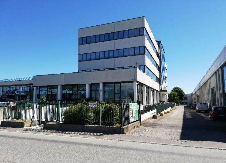 ufficio in vendita a Bollate in zona Ospiate