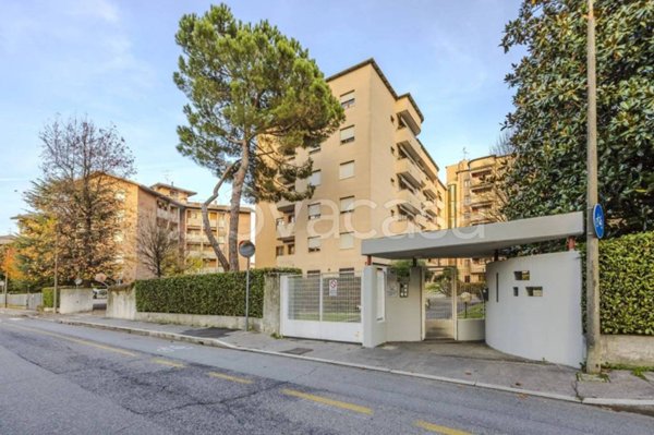 negozio in vendita a Bollate