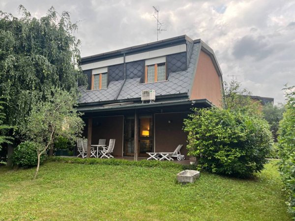 casa indipendente in vendita a Bollate in zona Cassina Nuova