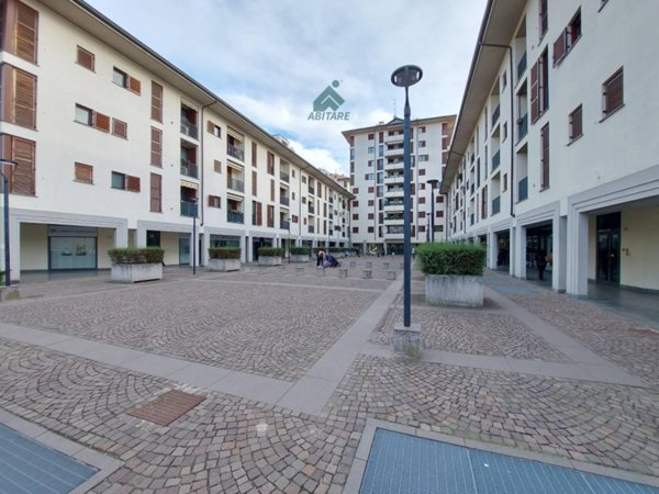 negozio in vendita a Bollate in zona Ospiate