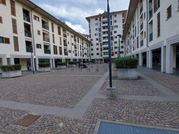 negozio in vendita a Bollate in zona Ospiate