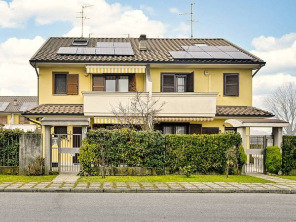 casa indipendente in vendita a Bollate in zona Cassina Nuova