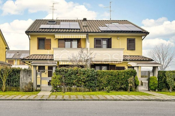 casa indipendente in vendita a Bollate