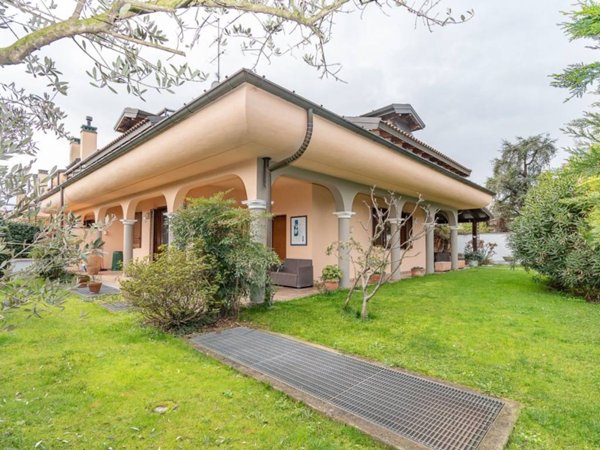 casa indipendente in vendita a Bollate in zona Cassina Nuova