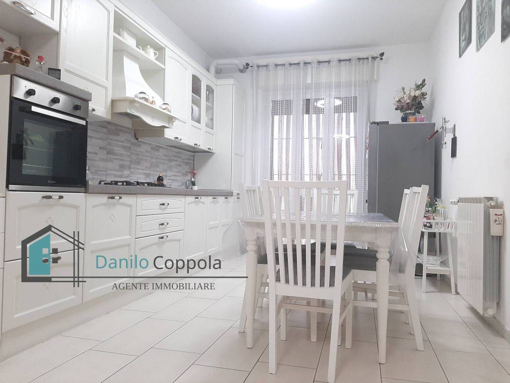 appartamento in vendita a Bollate in zona Cassina Nuova