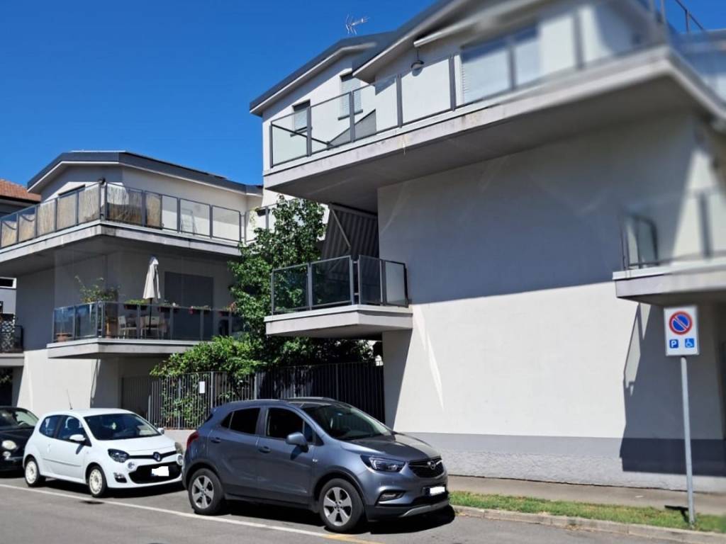 appartamento in vendita a Bollate in zona Cassina Nuova