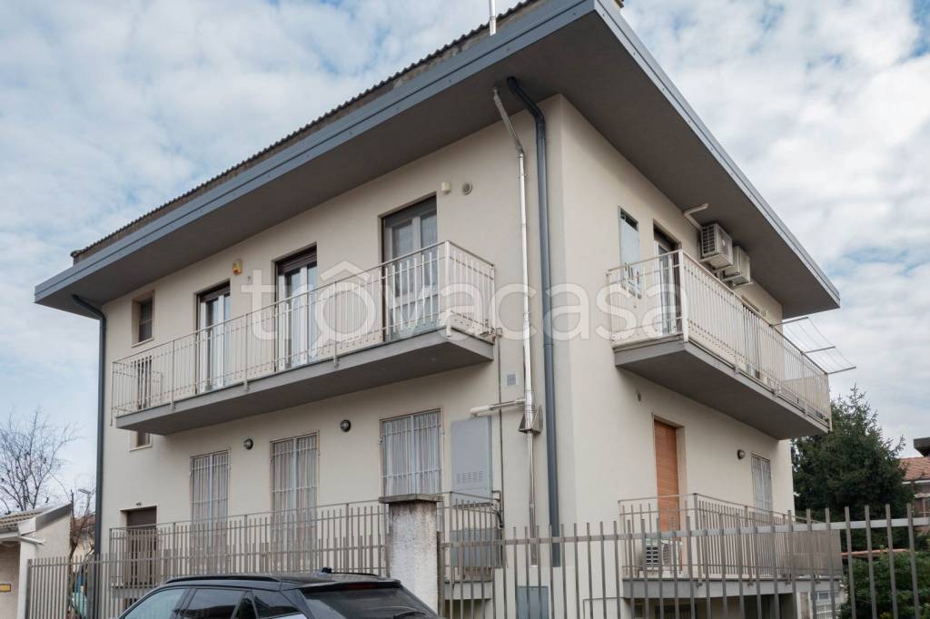 casa indipendente in vendita a Bollate