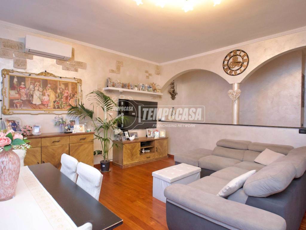 appartamento in vendita a Bollate in zona Cassina Nuova