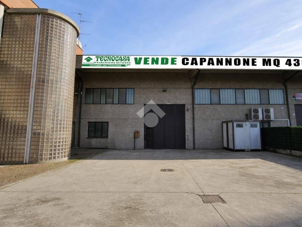 locale commerciale in vendita a Bollate