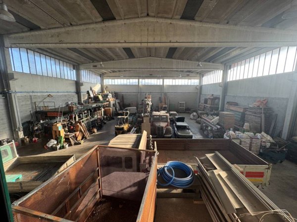 locale commerciale in vendita a Bollate in zona Cassina Nuova