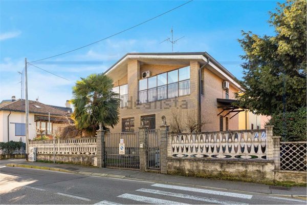 casa indipendente in vendita a Bollate in zona Cassina Nuova