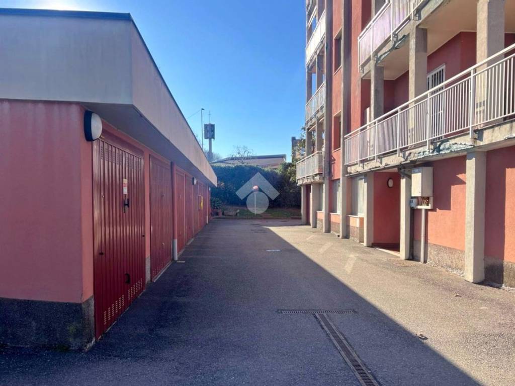 locale di sgombero in vendita a Bollate