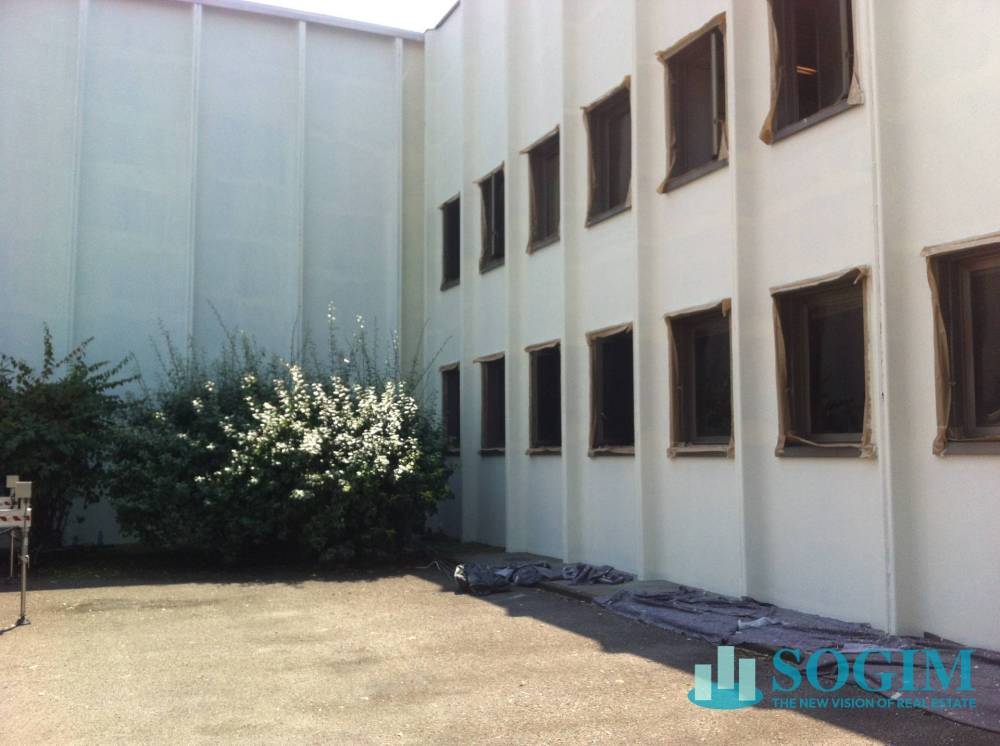 capannone in vendita a Bollate