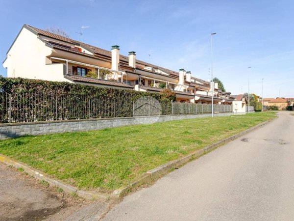 appartamento in vendita a Bollate in zona Cassina Nuova