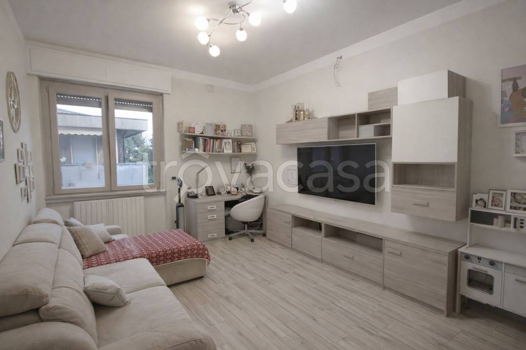 appartamento in vendita a Bollate in zona Cassina Nuova