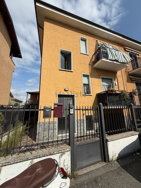 appartamento in vendita a Bollate in zona Cassina Nuova