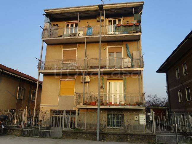 appartamento in vendita a Bollate in zona Cassina Nuova