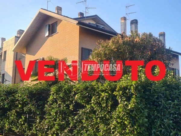 casa indipendente in vendita a Bollate in zona Cassina Nuova