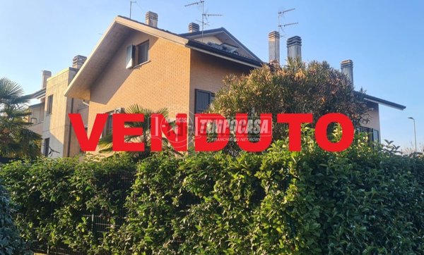 casa indipendente in vendita a Bollate in zona Cassina Nuova
