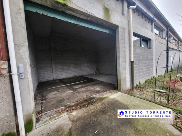 locale di sgombero in vendita a Bollate in zona Cassina Nuova