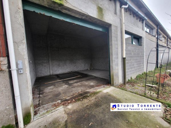 locale di sgombero in vendita a Bollate in zona Cassina Nuova