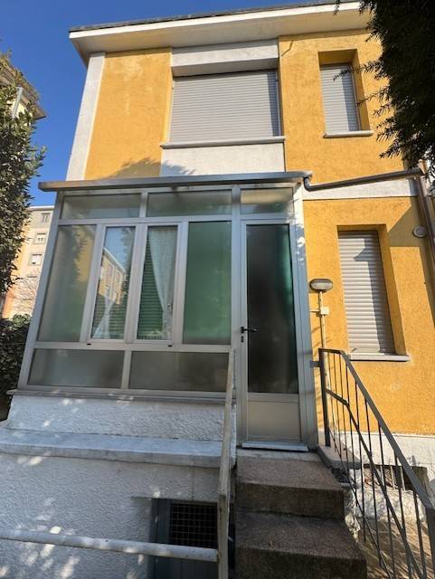 casa indipendente in vendita a Bollate