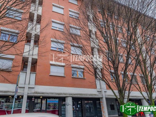 negozio in vendita a Bollate