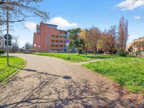 negozio in vendita a Bollate