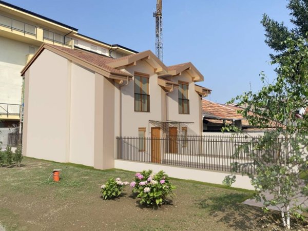 casa indipendente in vendita a Bollate in zona Cassina Nuova