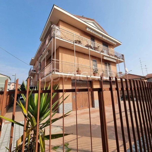 appartamento in vendita a Bollate in zona Cassina Nuova