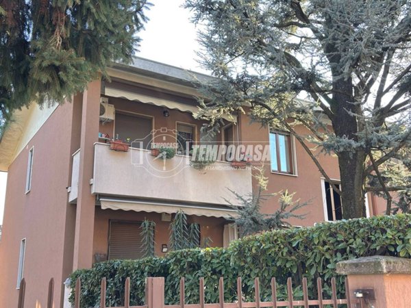 appartamento in vendita a Bollate in zona Cassina Nuova