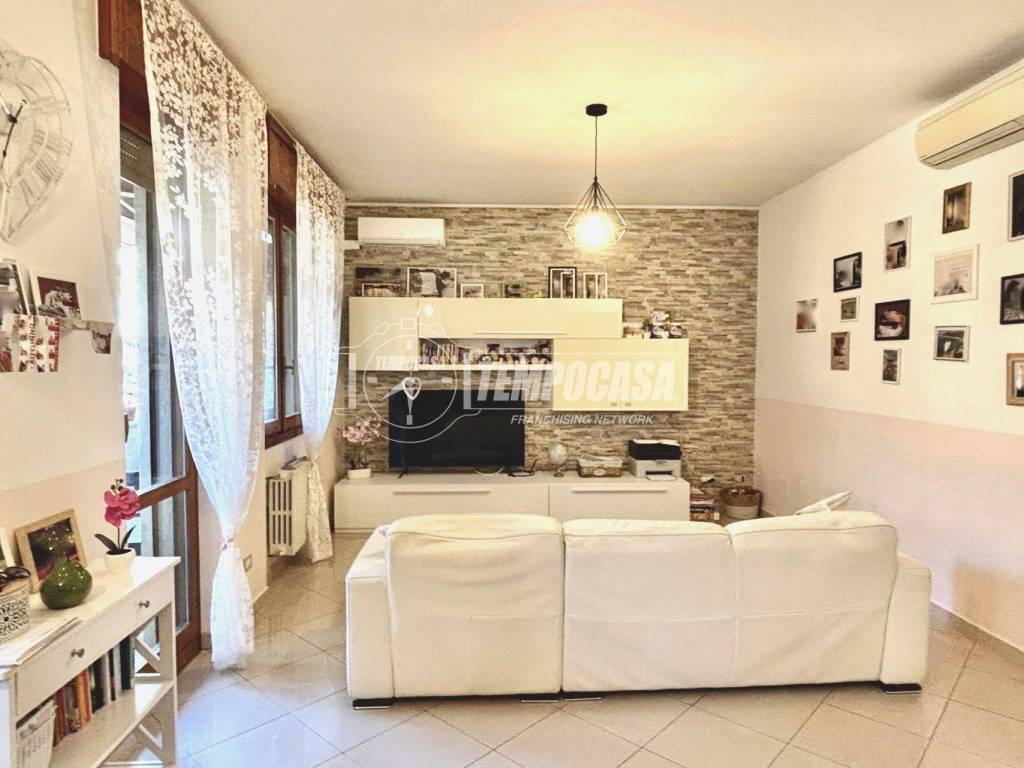 appartamento in vendita a Bollate in zona Cassina Nuova