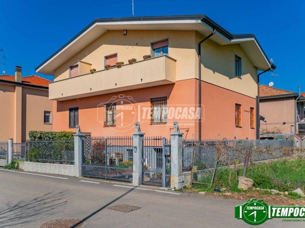 casa indipendente in vendita a Bollate