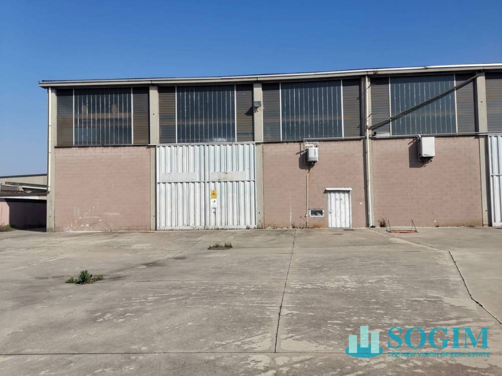 capannone in vendita a Bollate