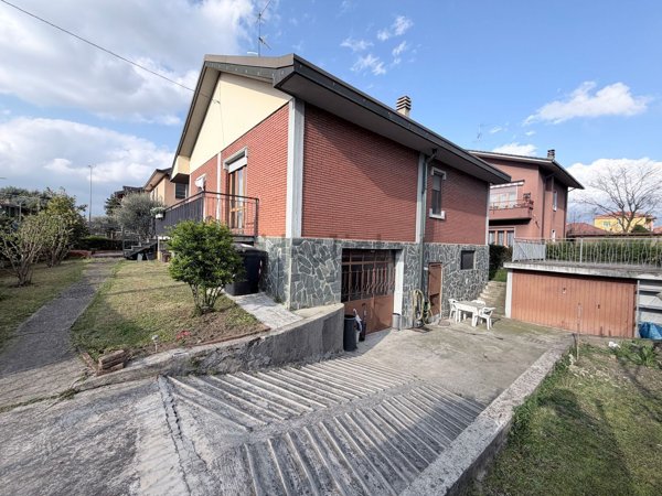 casa indipendente in vendita a Bollate