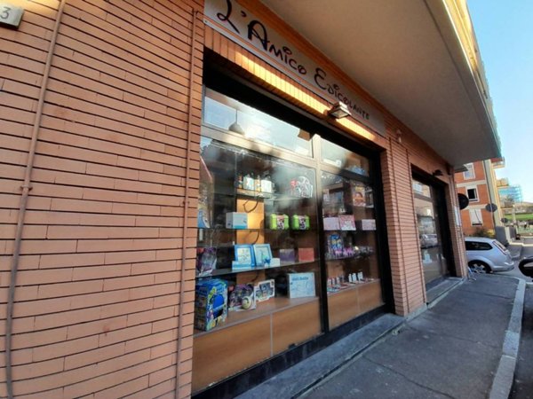 negozio in vendita a Bollate