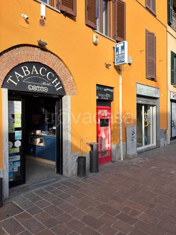 negozio in vendita a Bollate