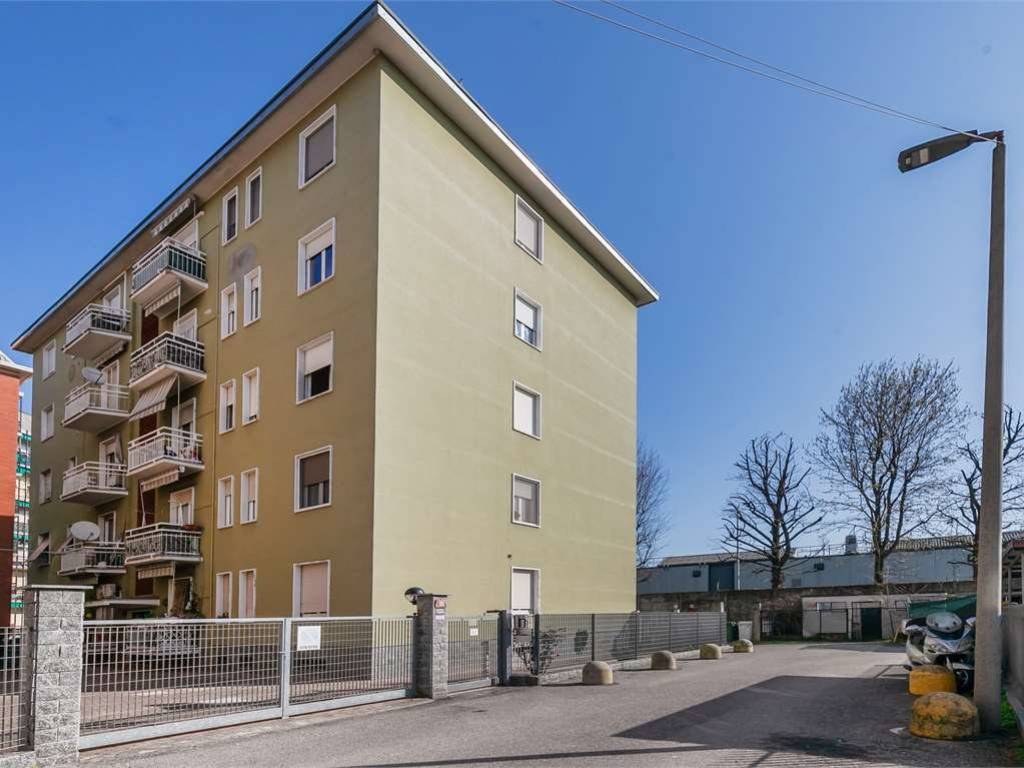 appartamento in vendita a Bollate in zona Cassina Nuova