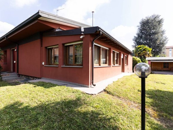 casa indipendente in vendita a Bollate in zona Cassina Nuova