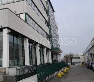 locale commerciale in vendita a Bollate