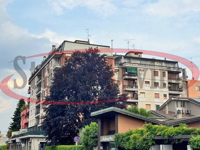 negozio in vendita a Bollate