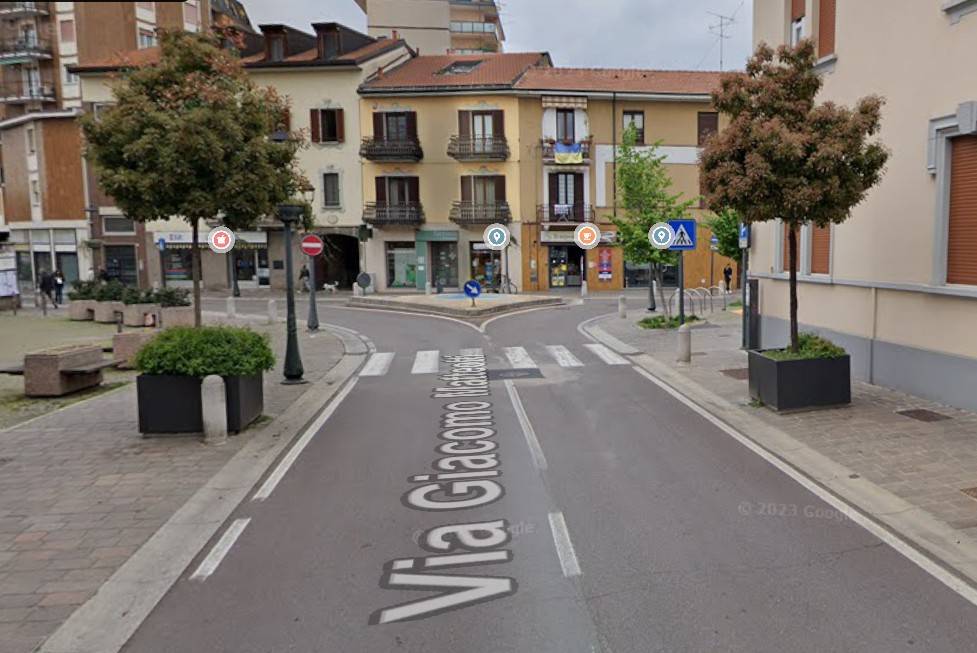 negozio in vendita a Bollate